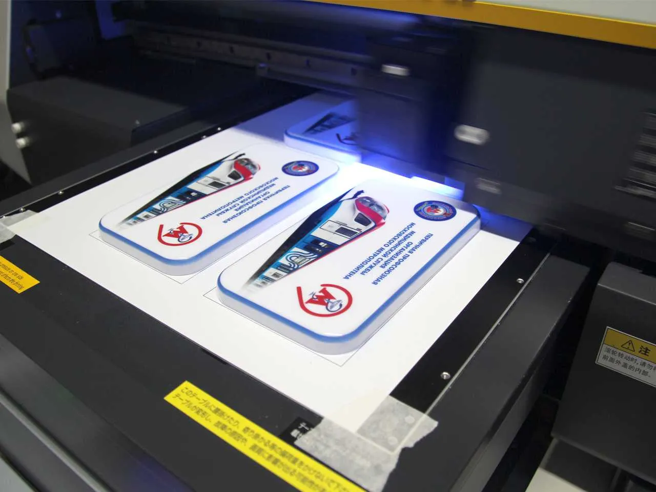 Нанесение УФ-печати на сувенирную продукцию